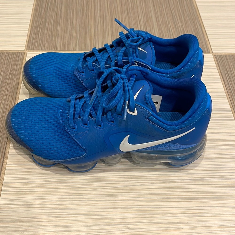 Kids vapor max Nike shoes. Very very good condition